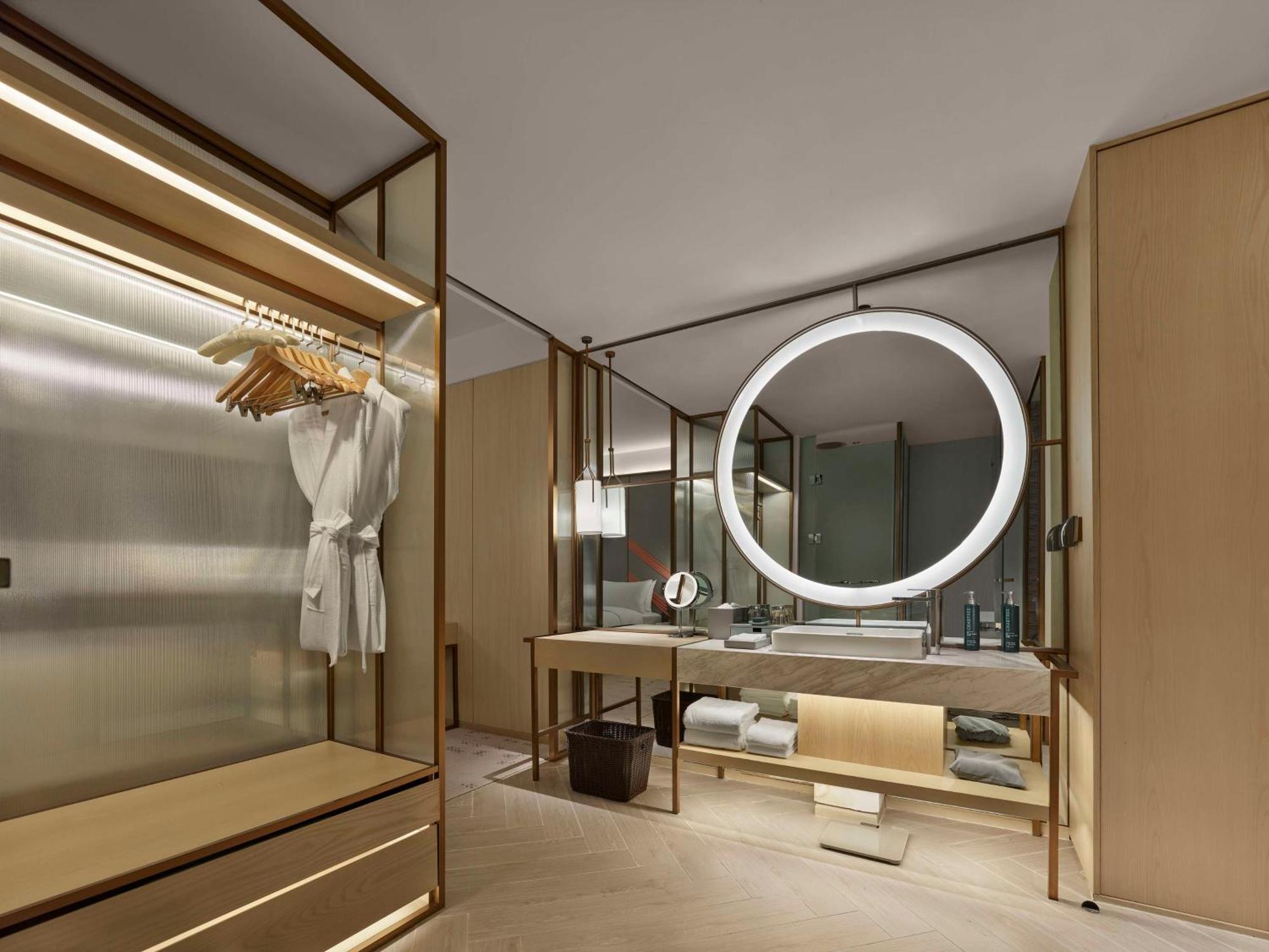 Отель Doubletree By Hilton Nanning Wuxiang Экстерьер фото