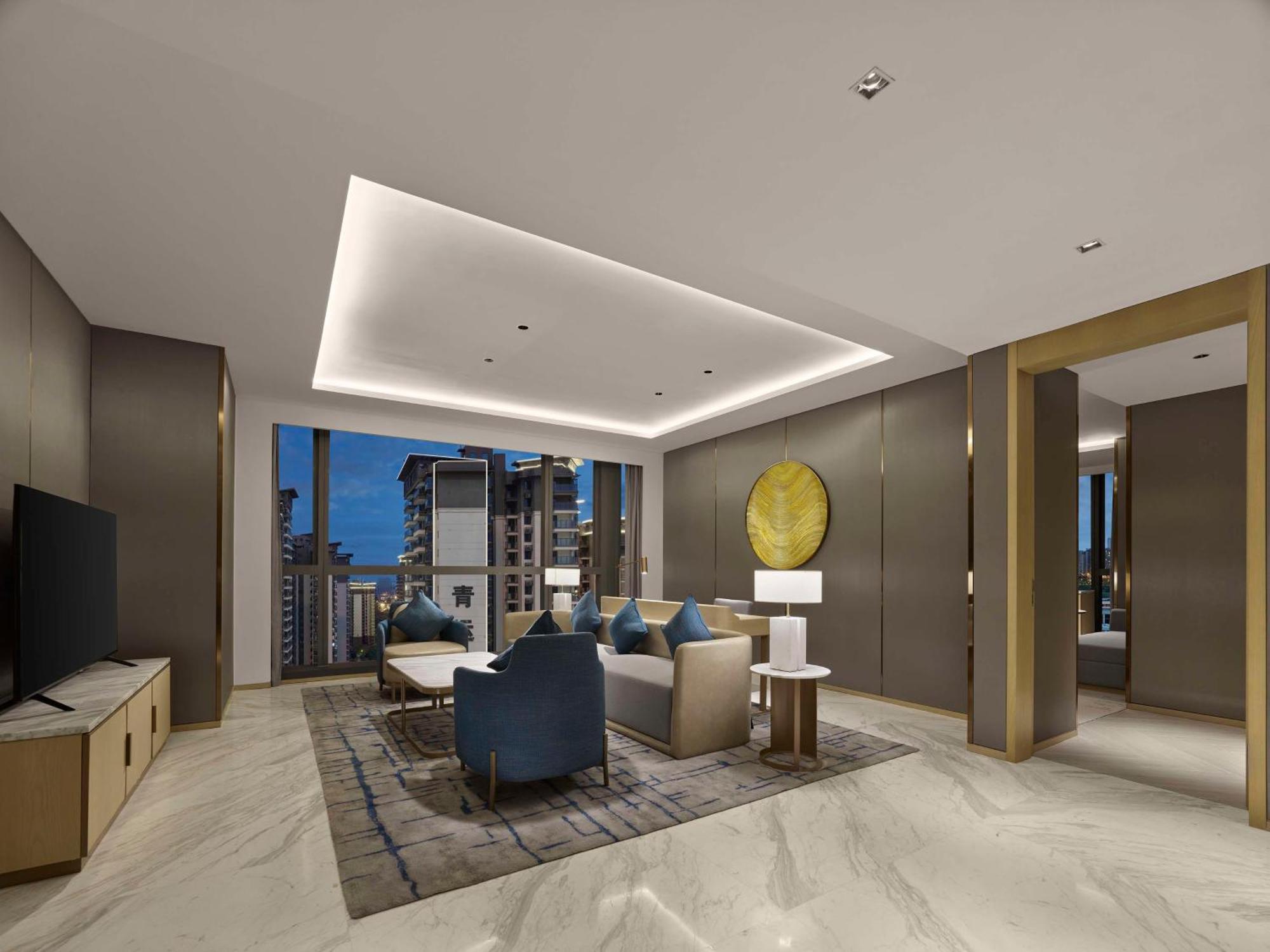 Отель Doubletree By Hilton Nanning Wuxiang Экстерьер фото