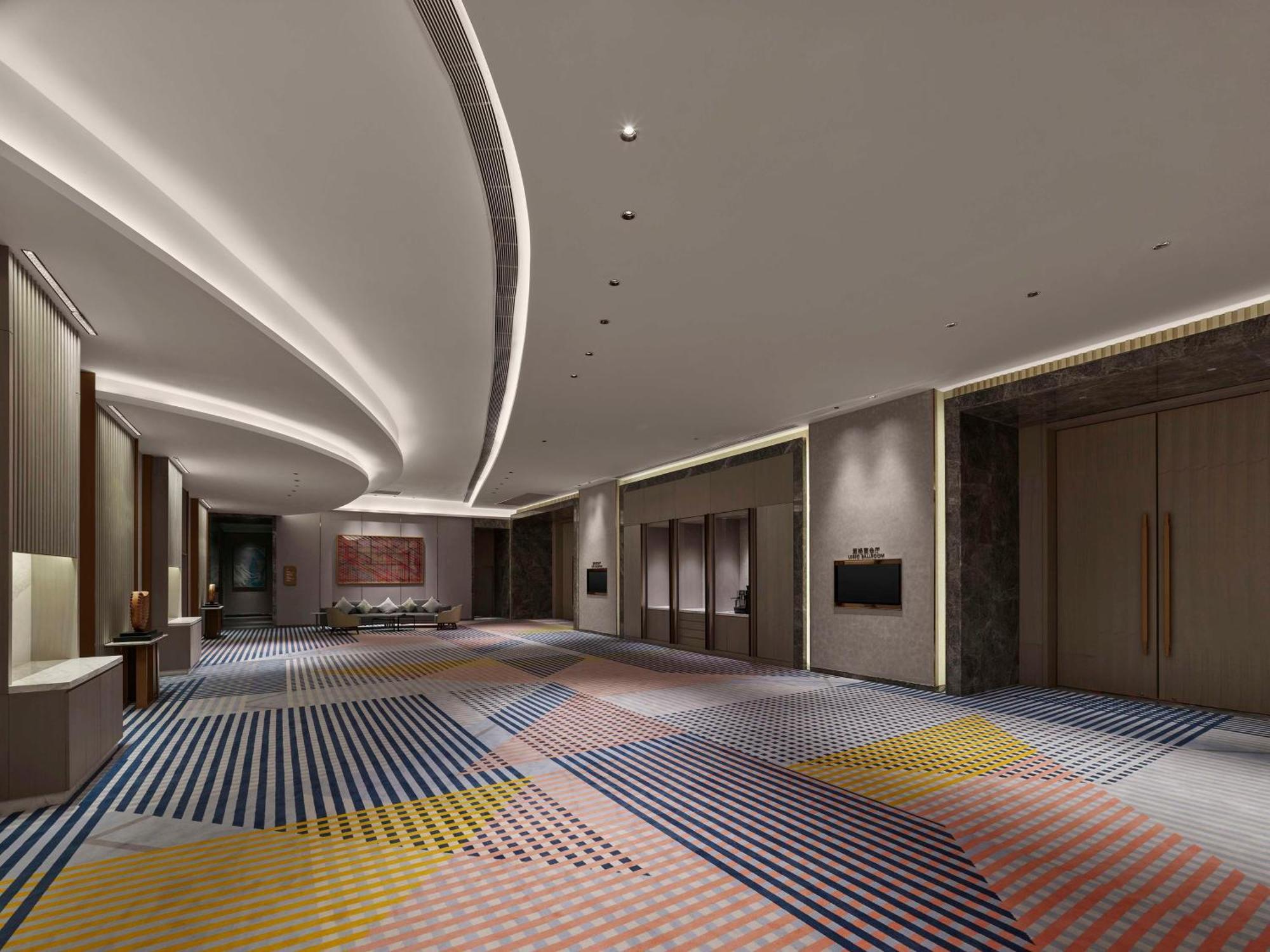 Отель Doubletree By Hilton Nanning Wuxiang Экстерьер фото