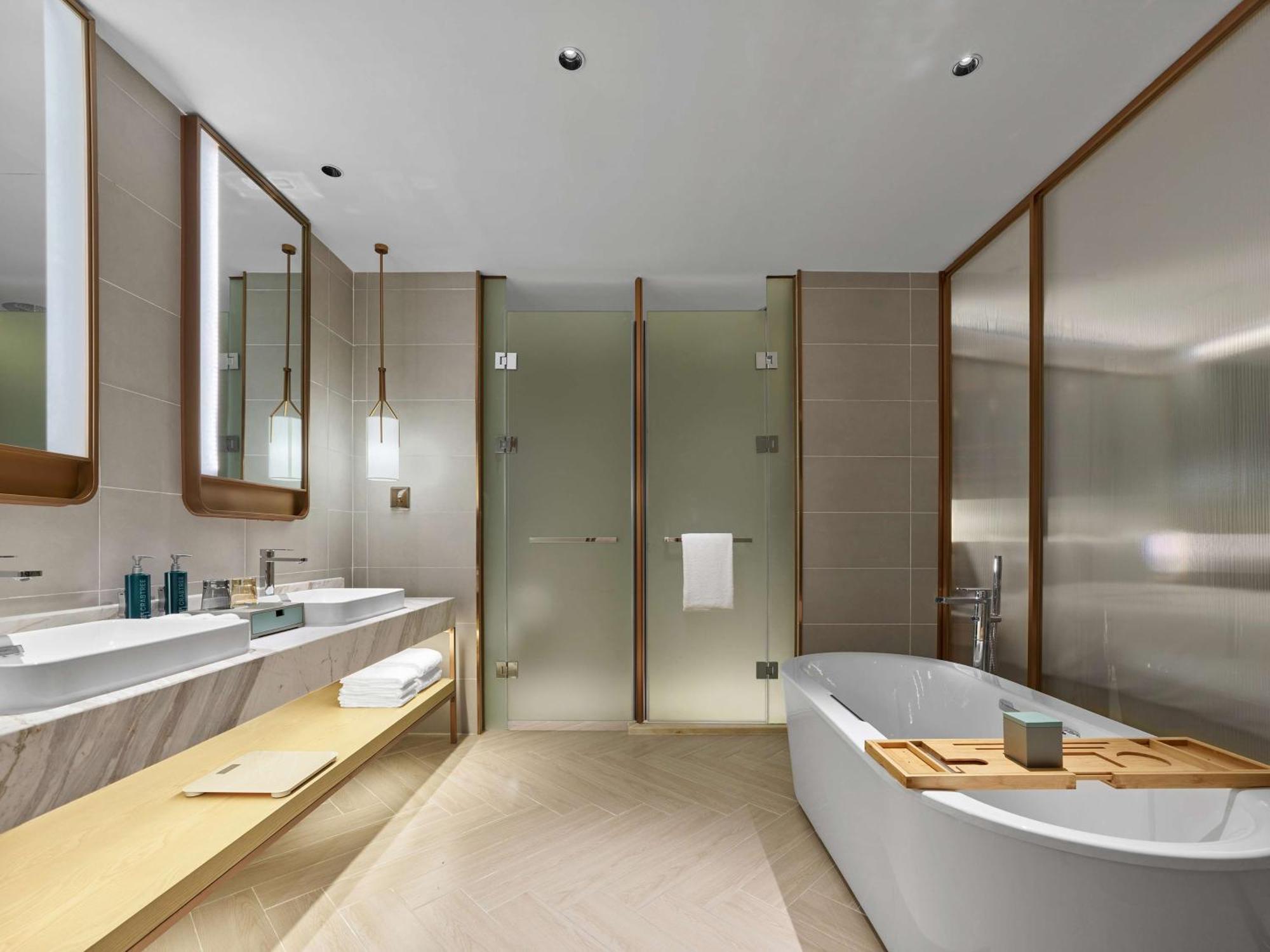Отель Doubletree By Hilton Nanning Wuxiang Экстерьер фото